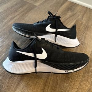 Nike Air Zoom Pegasus 37 - LIKE NEW!!